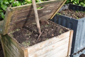 Переработка остатков сада и кухонных отходов в компост
